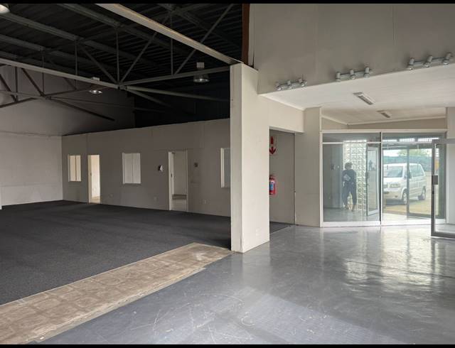 548M² WAREHOUSE TO LET IN LANSERIA